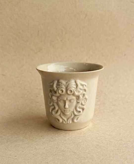 Medusa Antik White